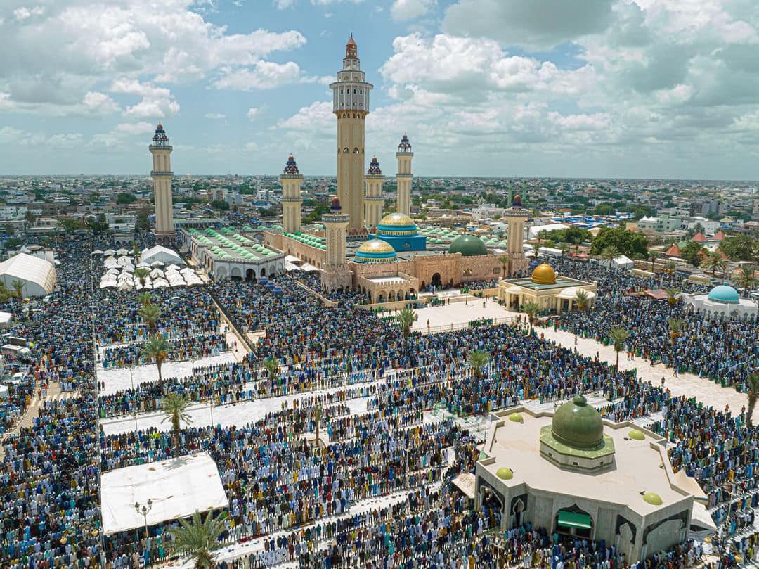 Grande Mosquée de Touba et ses cours lors d’un rassemblement